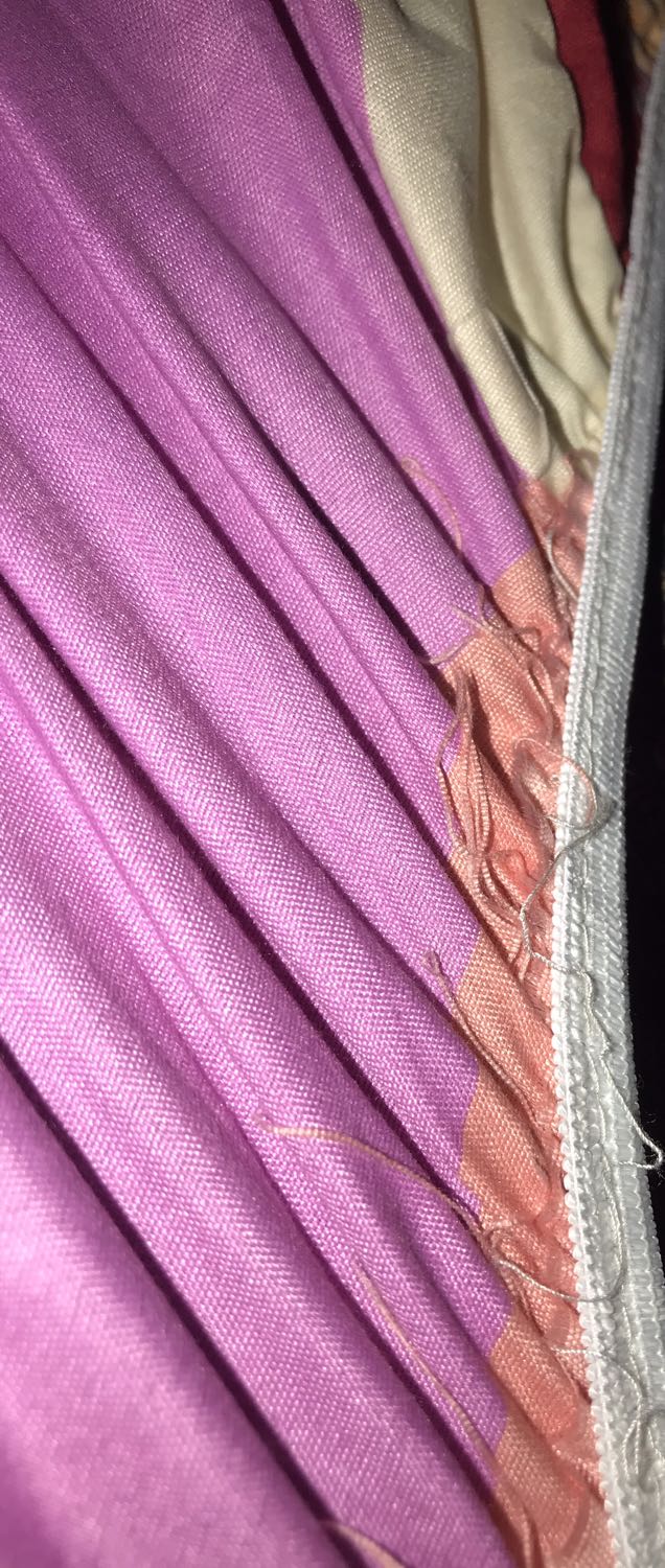 Ga bị đường xước dài hết cả ga, chỉ thừa rất nhiều, màu bị ố, cũ như đã qua sử dụng, giao hàng lâu nhưng ga vừa vặn đúng kích thước với giá tiền này thì như vậy cũng tạm ổn! Sẽ tiếp tục ủng hộ khi shop khắc phục những lỗi trên.