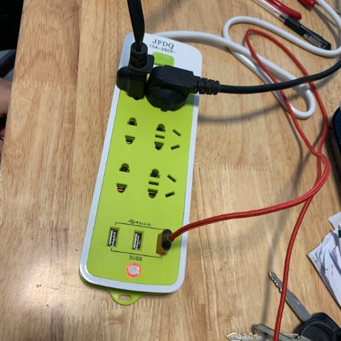 Quá ư là tiện lợi, 1 ổ cắm mà có tới 6 ổ cắm, 3 ô sạc USB. dùng cho bàn  làm việc chung 4-5 ng cắm labtop, thay nhau sạc đt thoải mái luôn. thích quá
Giá thì siêu rẻ, độ bền thì chưa nói đc do mới dùng thôi
 Cám ơn TIKI nhiều nha