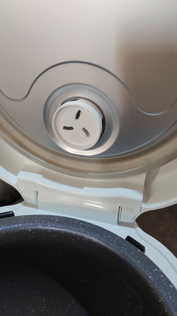 nồi thiết kế sang trọng
lòng nồi dày và có in logo
thiết bị đi kèm đầy đủ
tuy có điều mình hơi tiếc xíu là ko có phiếu bảo hành đi kèm sản phẩm ớ
nói chung chưa nấu nên chưa biết thế nào
đánh giá 4 sao trước vậy