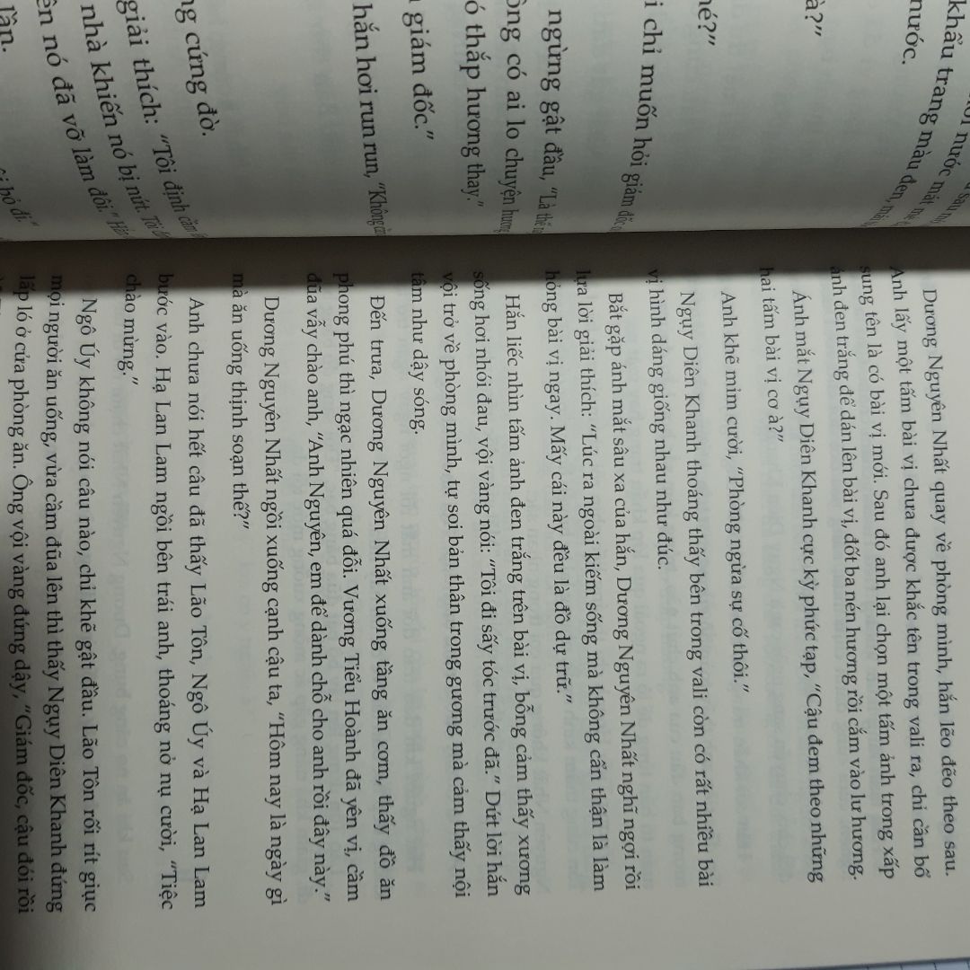 Giao hàng nhanh hơn dự kiến, hên không bị móp các cạnh của sách về nội dung thì khá là hay chủ yếu về các vụ án và sự tấu hài của mí con ma thôi, tuyến tình cảm của 2 nhân vật chính tầm 30%, nhưng đáng đọc lắm, ai thích đam mỹ và kinh dị ở mức độ nhẹ thì nên mua nhen.