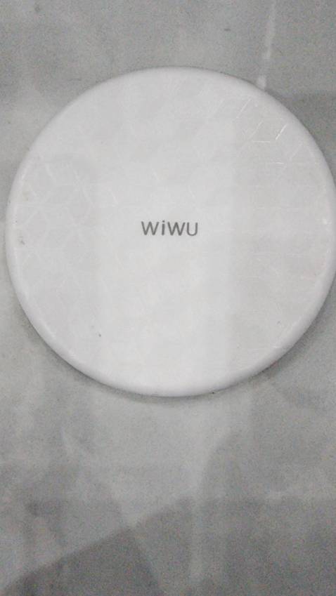 Mua xong có việc nên cứ thế mà dùng cũng k để ý. Tầm 10 ngày sau tính mua thêm 2 bộ nữa mới phát hiện bộ đã mua là wiwu thay vì remax, bên trong sp là trơn cũng k có chữ remax như hình minh họa sp.