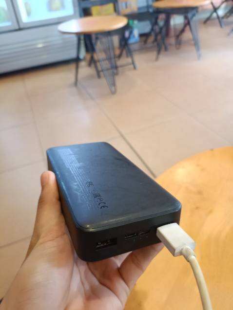 Thương hiệu của Xiaomi thì khỏi nói về chất lượng và độ bền. 
Đã xài rất nhiều đồ Xiaomi, độ hoàn thiện cao, giá hợp lý.
- Pin sạc được khoảng 2,5 lần cho máy pin 5000mAh (vừa sạc vừa dùng).