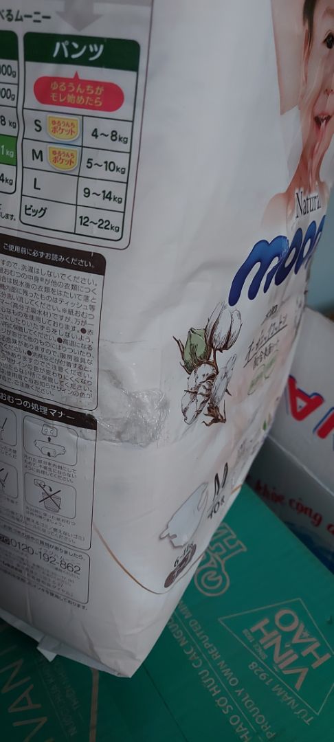 Giao hàng cực nhanh. chất lượng sp thì khỏi bàn rồi. nhưng m trừ 1* vì khâu đóng gói quá sơ xài, mua 5 bịch tã 3 bịch sz M, 2 bịch sz S mà chỉ quấn nilong bên ngoài, có bịch bị rách, có bịch dán băng keo nhìn cũ.