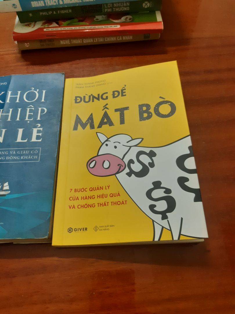 khi đọc quyển sách này tôi thấy mình tròn quyển sách.tác giả nói đúng với những gì tui đang suy  nghĩ.đoc xong tôi cam thấy tự tinh hơn.tôi đã tìm ra cách để thoát khỏi cảnh làm thuê cho chính mình.một lần nữa xin cảm a phong.tôi đã đọc cuon khoi nghiep bán lẻ của a và cuốn này là cuốn thứ hai tôi đọc của a phong.sap toi tôi sẽ tìm mua sách do a phong viết tiếp