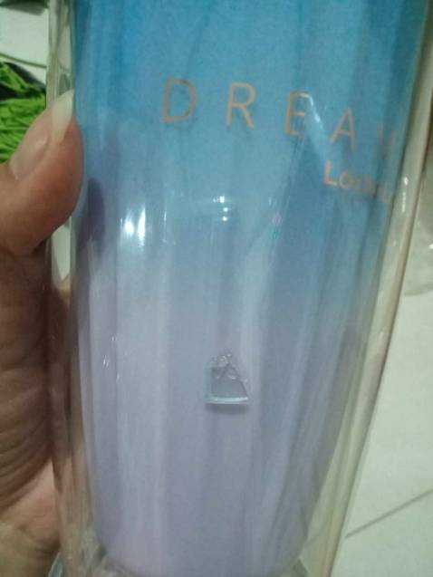 Lúc giao hàng thì không được kiểm hàng. Nhận hàng hộp nguyên tem nguyên kiện, unbox thì bị vỡ như thế này... Hy vọng shop phản hồi bình luận của mình ạ