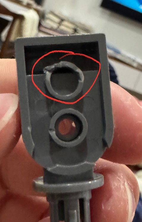 Sản phẩm có 1 hộp này, trong đó 1 mảnh chi tiết lỗi, không ghép được.