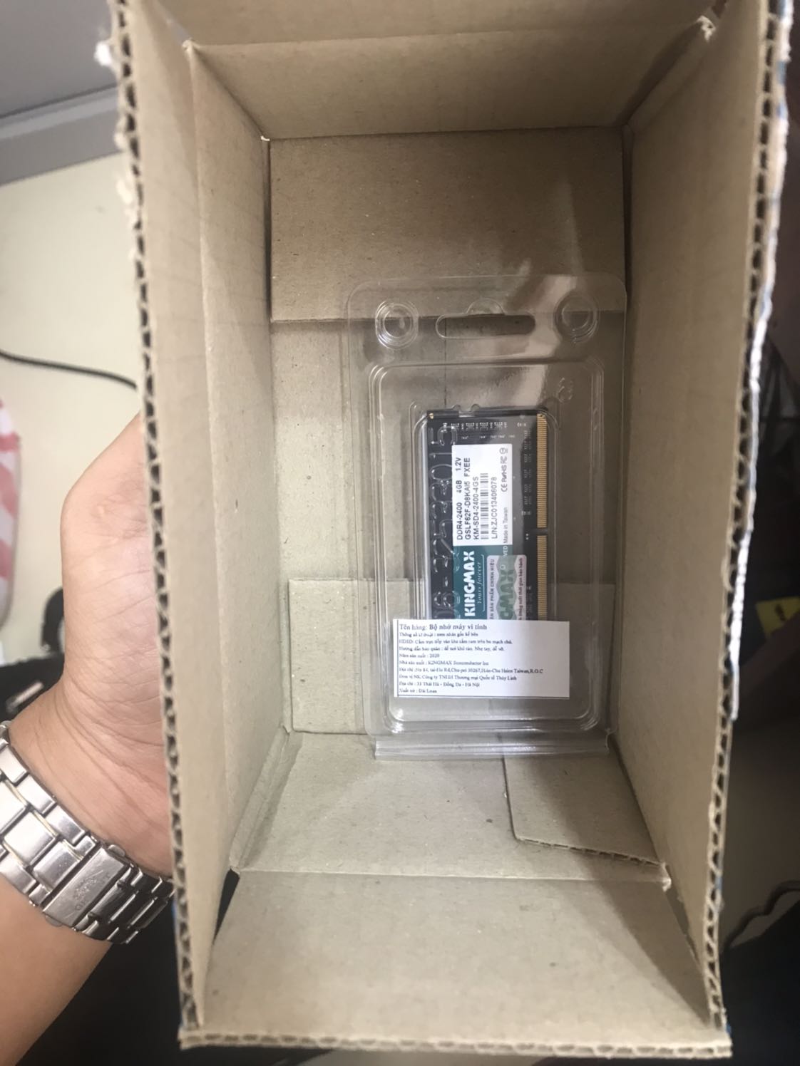 Mới nhận sản phẩm chứ chưa lắp. Nhưng khi nhận sản phẩm như vậy thì mình chưa được hài lòng lắm vì đóng gói không cẩn thận, trong khi vận chuyển xa nữa....