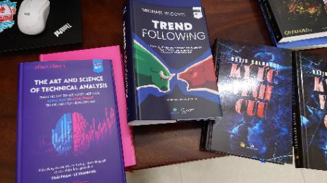 Vô cùng khó chịu với cách làm bookcover của happy life.
Sao ko in luôn lên bìa cứng như cuốn Ký Ức Vĩnh Cữu ?
Cover để riêng làm tôi phải cắt ra dán vào sách chứ để cover cầm vô cùng khó chịu
Quá tệ và đã nhận xét ko dưới 5 lần 
Vô cùng tệ hại về trải nghiệm ban đầu Vô cùng khó chịu với cách làm bookcover của happy life.
Sao ko in luôn lên bìa cứng như cuốn Ký Ức Vĩnh Cữu ?
Cover để riêng làm tôi phải cắt ra dán vào sách chứ để cover cầm vô cùng khó chịu
Quá tệ và đã nhận xét ko dưới 5 lần 
Vô cùng tệ hại về trải nghiệm ban đầu