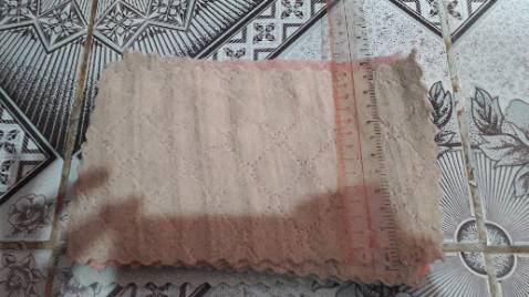 Thông tin sản phẩm ghi là: kích thước 25 x 25cm, tuy nhiên sản phẩm khăn nhận được lại là 25 x 15cm. Shop lưu ý giao đúng sản phẩm cho khách, do đơn hàng giá trị nhỏ nên không làm thủ tục hoàn trả hàng.