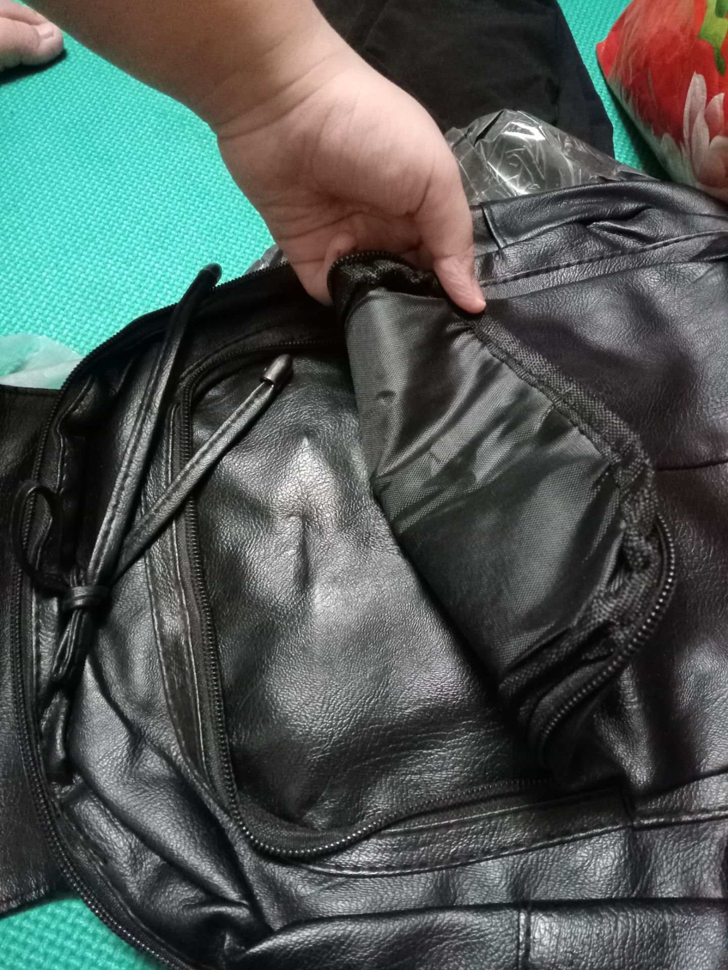 khóa hỏng ko có móc kéo.. các khóa ty thì rỉ