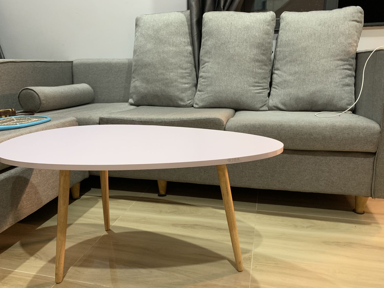 Đẹp, nhưng shop đóng hàng ẩu, ko bọc xốp hay miếng dán vào mặt bàn, vận chuyển thùng hàng cứ leng keng các đồ va đập vào nhau.