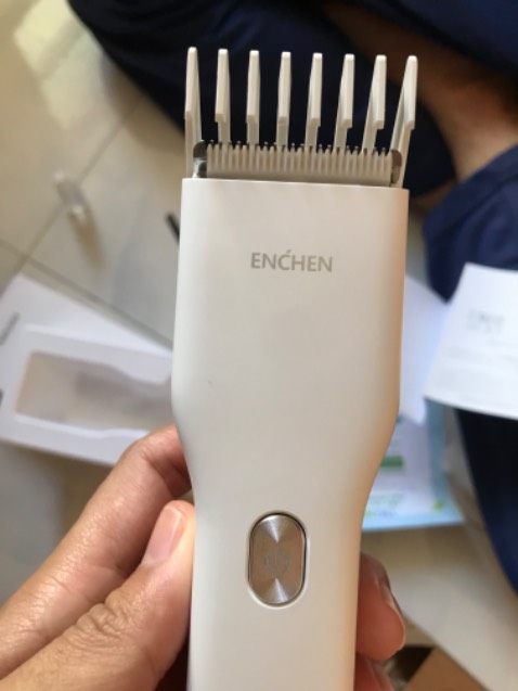 Vừa mua về hớt tóc liền, máy ok chạy êm và còn có nhiều cấp nật khác nhau để hớt dài ngắn tuỳ mình nữa. Gút!