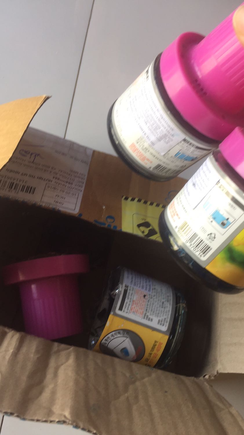 Mua 3 chai mà bể hết 1chai roi,shop phai đổi lại