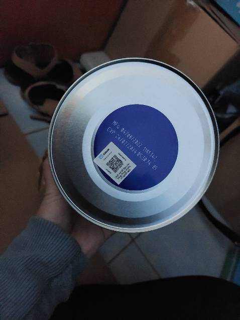 Có phần checkin mã QR ra hàng chính hãng nhé. NSX, HSD và thời gian hàng về tới Việt Nam. Mình chụp trong lúc thiếu sáng.