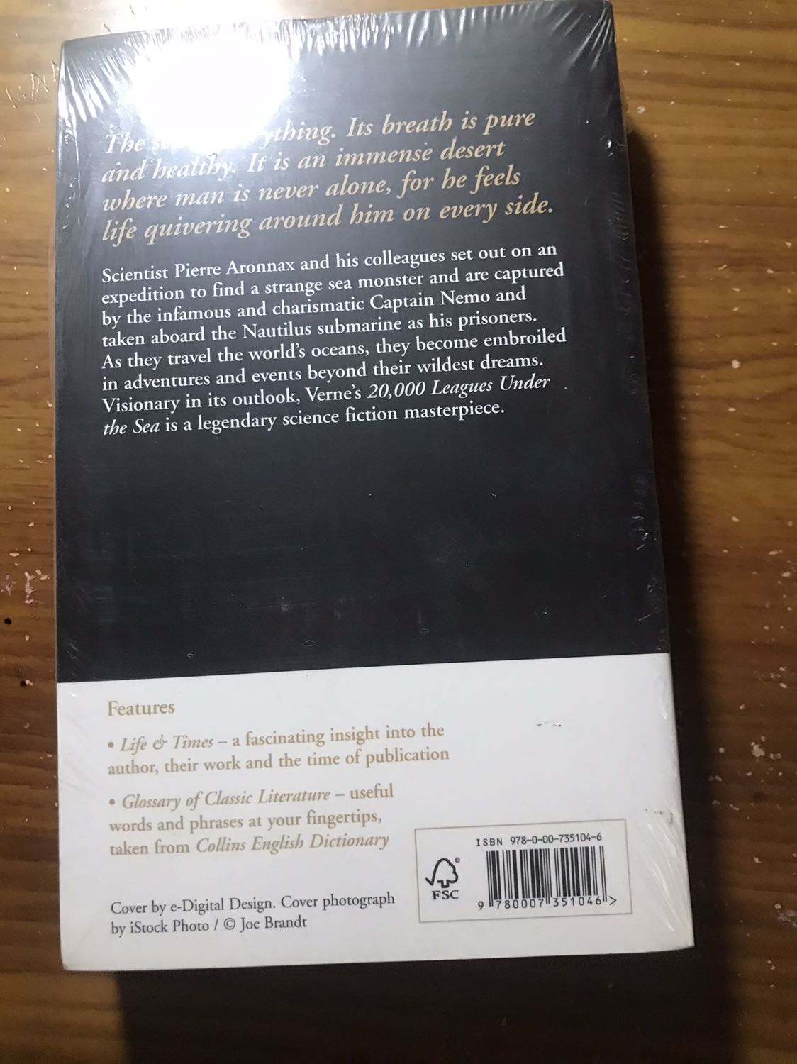 Sách được bọc chống sốc và còn nguyên bì nilon. Sách nhỏ bỏ túi và dày vừa phải. Nội dung không phải bàn.