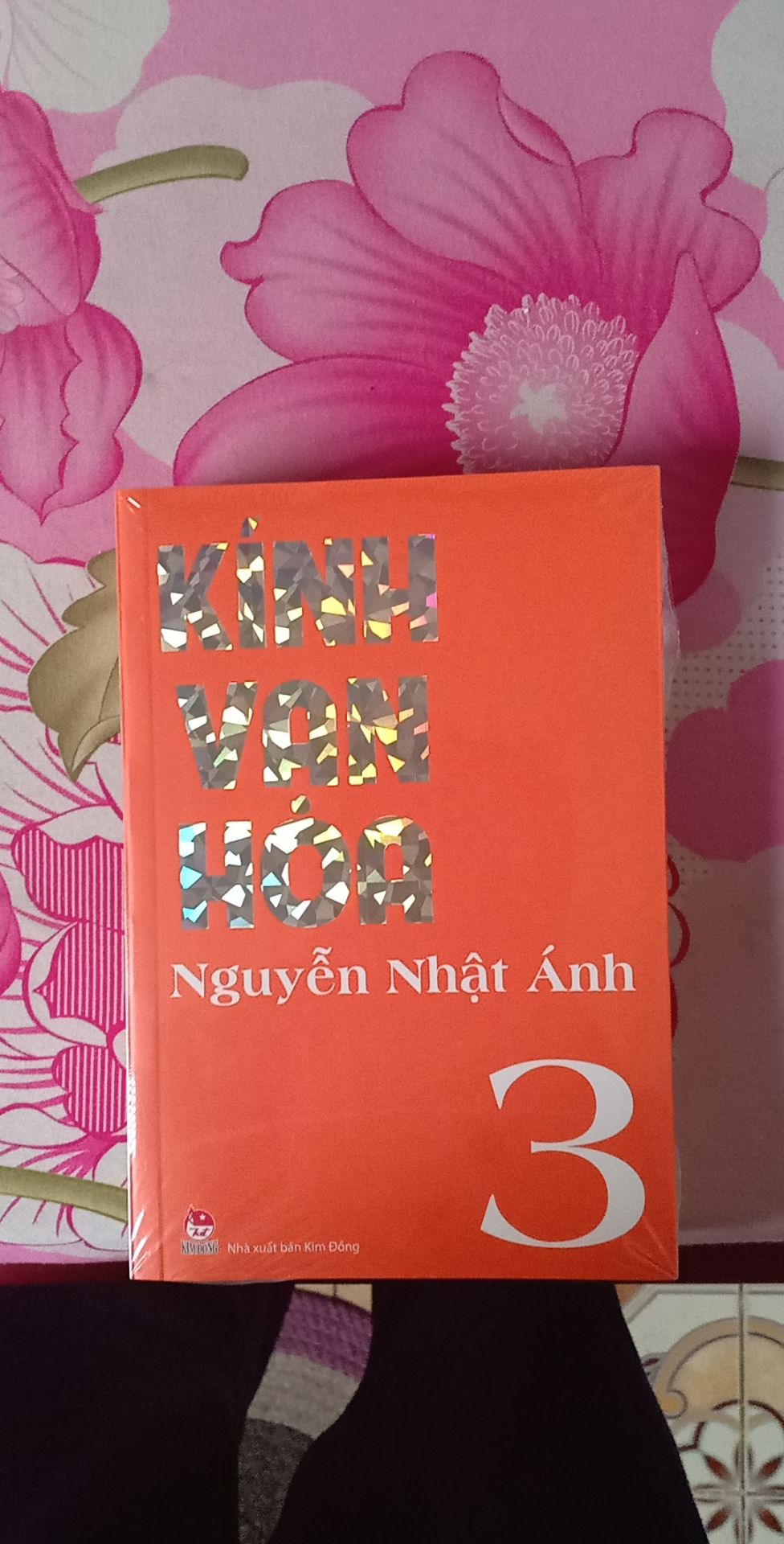 có màng co chắc chắn, giao hơi lâu, sách ko hư hỏng gì nhiều. Rất đáng tiền mua.