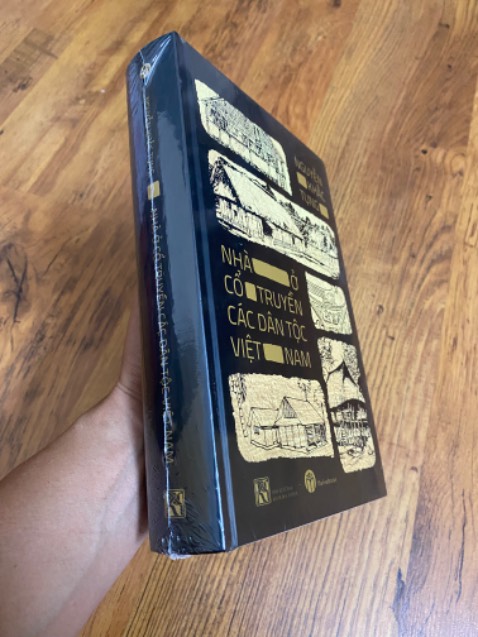 Sách mới nguyên seal, ko cấn móp gì, tặng bookmark và lời cảm ơn rất chu đáo. Tks shop.