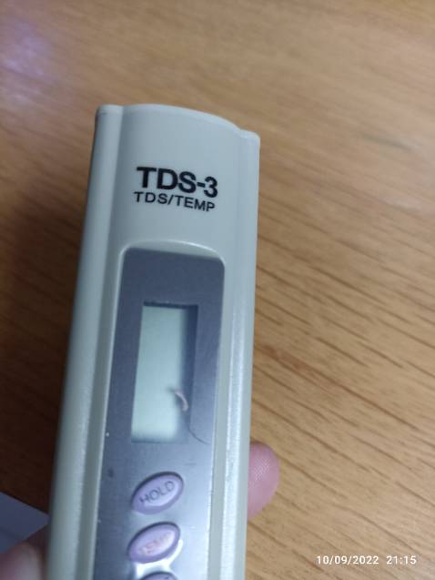 Có cái lá khô trong màn hình lcd