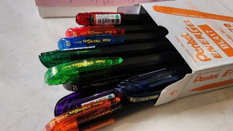 Giao hàng nhanh, đóng gói cẩn thận. Sản phẩm tốt, tặng kèm lịch dễ thương :)