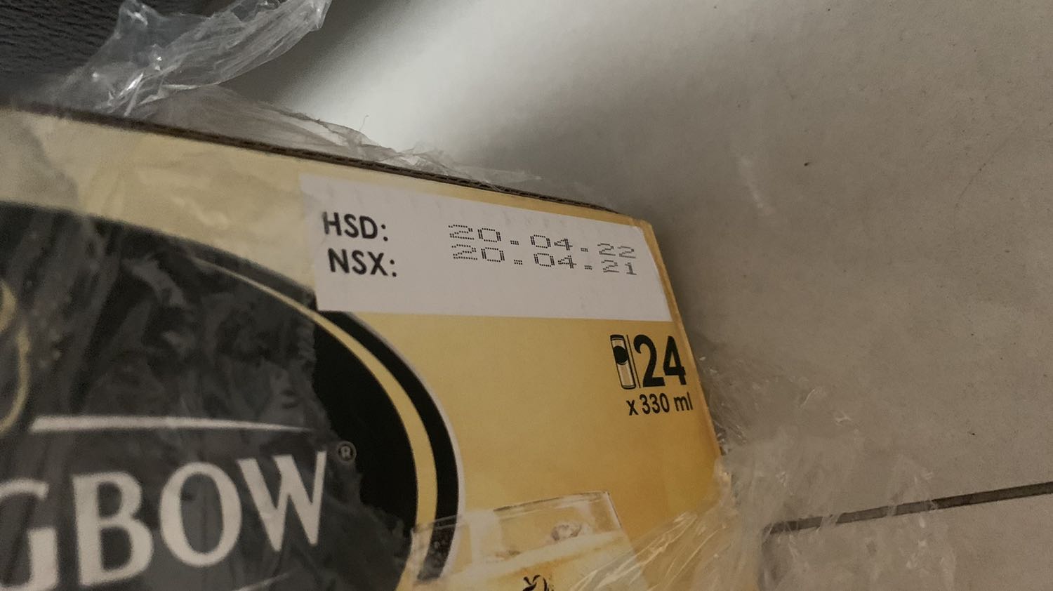 Mua của Tiki Trading. Giao bởi GHN đúng ngày hẹn 25July sau 4-5 ngày đặt. Hơi móp nhưng ko sao, ko đến nỗi nào. Hạn ok, mỗi mùi 1 hạn khác nhau (từ nhà SX đã vậy).