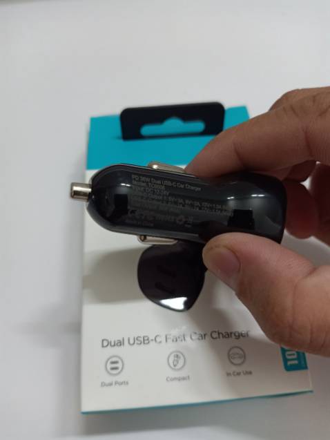 Củ sạc nhỏ gọn, kiểu dáng khá đẹp, cầm tay rất chắc chắn, sạc cho điện thoại rất nhanh, một lúc còn sạc cho 2 điện thoại được nữa chứ.... rất ưng ý với sản phẩm. tiki giao hàng rất nhanh