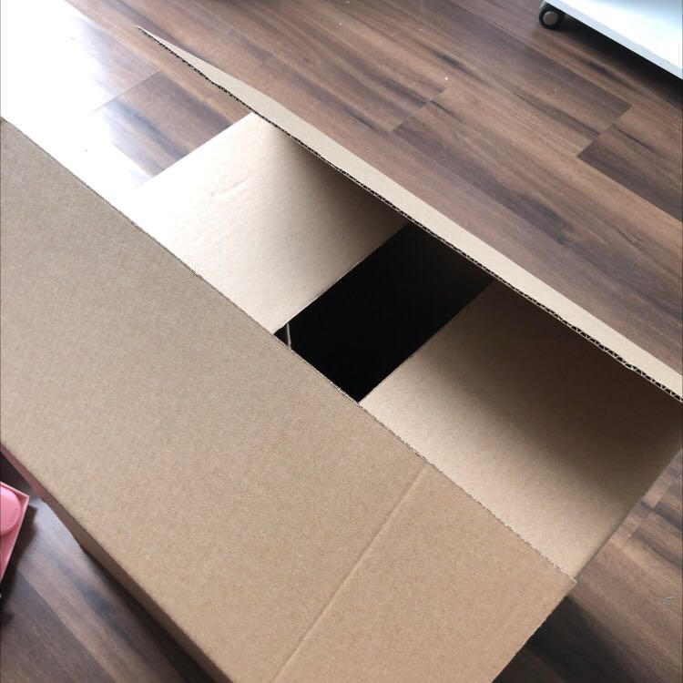 CSKH nhiệt tình. Thùng đẹp, 3 lớp nên hơi mỏng, hợp với đựng đồ nhẹ. CSKH nhiệt tình. Thùng đẹp, 3 lớp nên hơi mỏng, hợp với đựng đồ nhẹ.