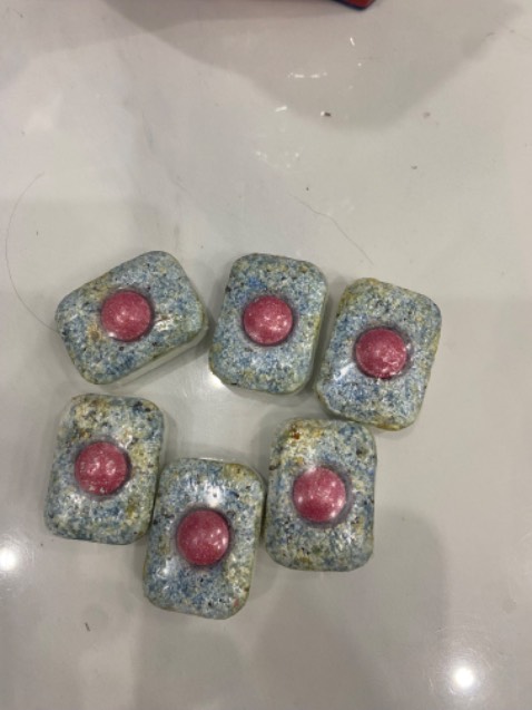 Đơn mua 4 gói 30 viên nhưng lại giao 3 gói 48 viên đã hết hạn sử dụng.