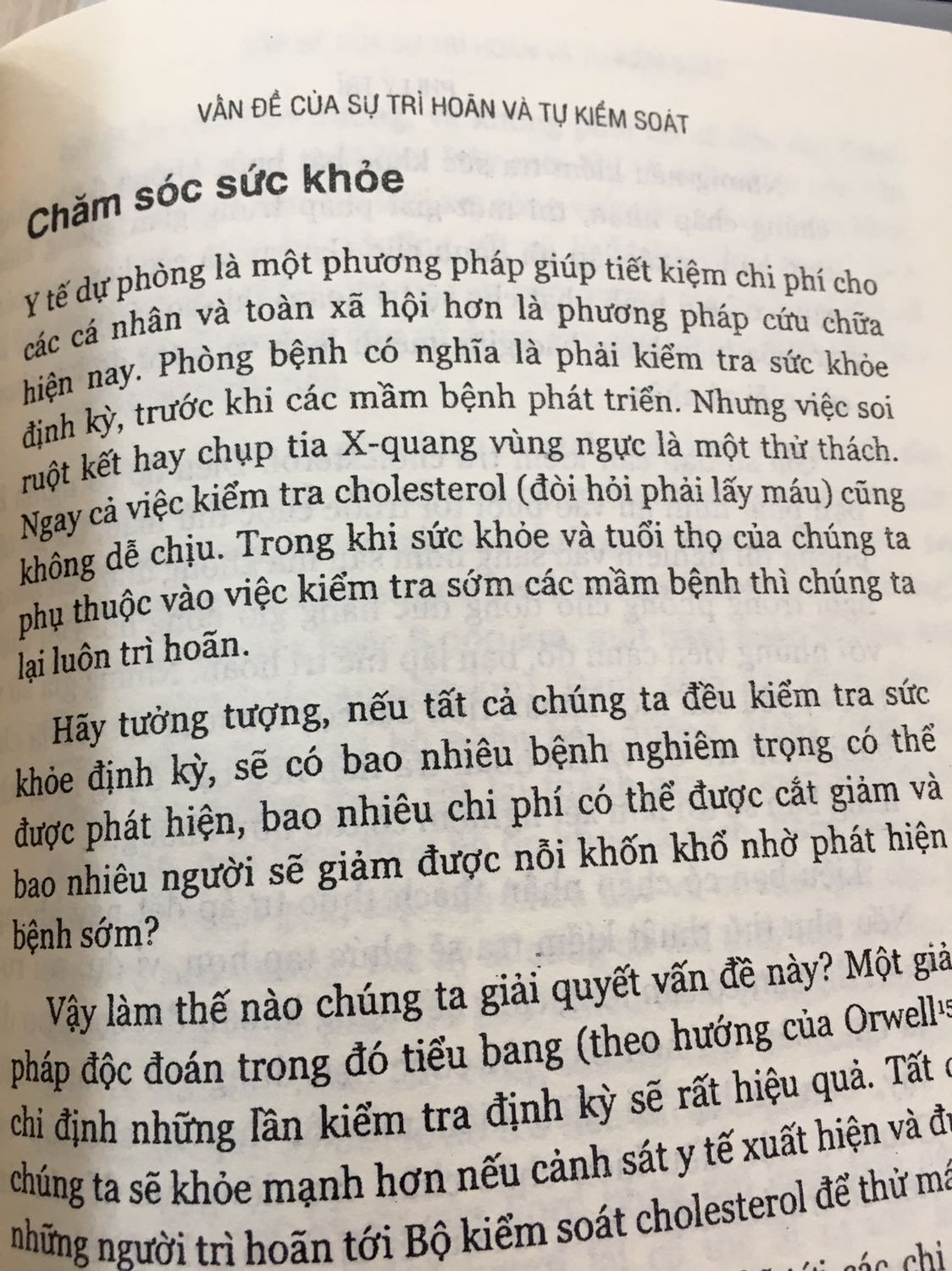 Quyển này mình sẽ không bàn về nội dung, tuy nhiên khi nhận hàng mình khá thấy vọng vì chất lượng sách. Bìa in cán nilong bị phồng và bong lớp nilong, chất lượng giấy và mực in rất kém.