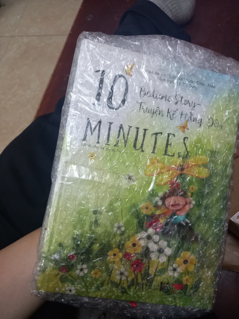 Đóng gói siêu có tâm, sách bìa cứng, minh họa đẹp. Vì mua sale nên giá hợp túi tiền chứ thật ra giá gốc có thể làm mọi người hoang mang :'))))