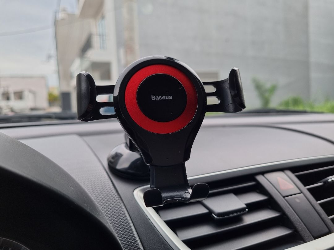 Sản phẩm nhỏ gọn, nhẹ, hít tốt vào bề mặt cabin nhựa trên xe!
Hy vọng bền chặt theo thời gian.