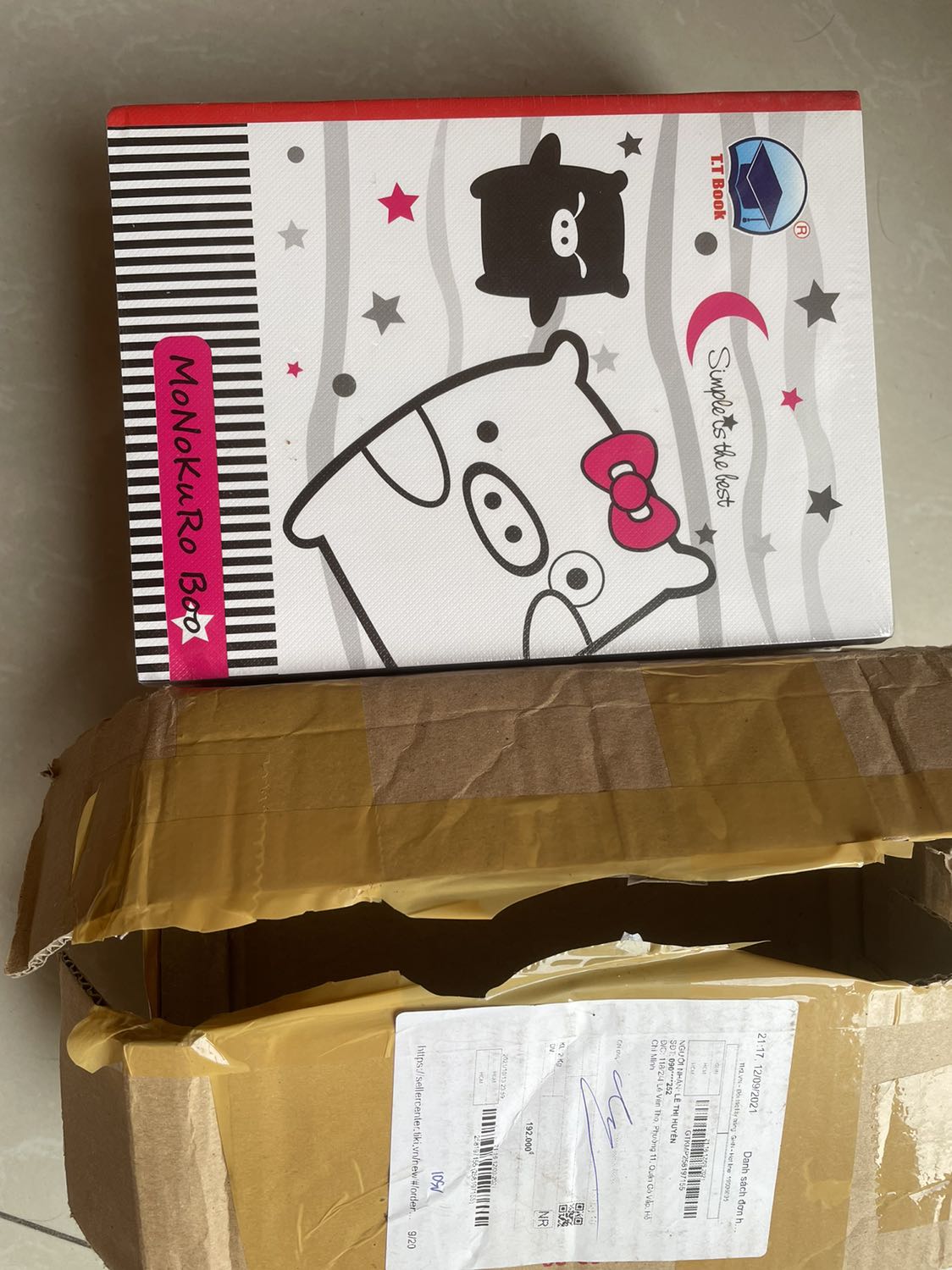 Tiki giao 10 cuốn tập học sinh 100 trang nhưng lại thu tiền 10 cuốn tập sinh viên 200 trang giá ***đ là sao ???? nhờ Tiki xem lại dùm.