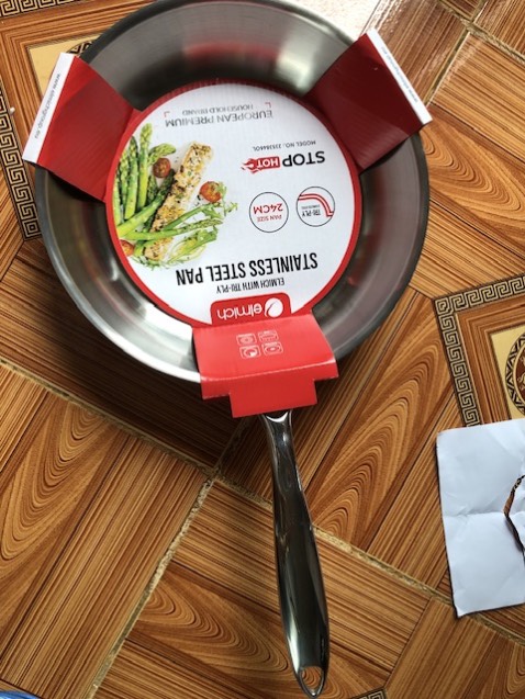 Chảo như trong hình, đẹp, chắc, bền.