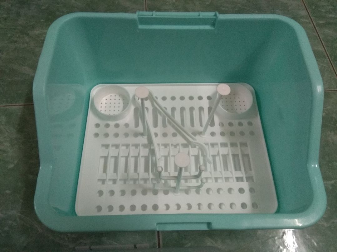 - Ưu điểm
+ SẢn phẩm đúng với hình ảnh, mô tả của shop. Chỉ khác màu.
+ chất liệu nhựa thì tôi ko bk. nhưng tôi thấy độ dày vừa, đẹp, màu đồng đều, không khuyết điểm
+ thiết kế ổn
+ giá tầm 150k là ok
- nhược điểm:
+ Khác màu 

Tuy giáo sao màu nhưng do tôi thích màu xanh nafy nên tôi quyết định cho 5 sao.