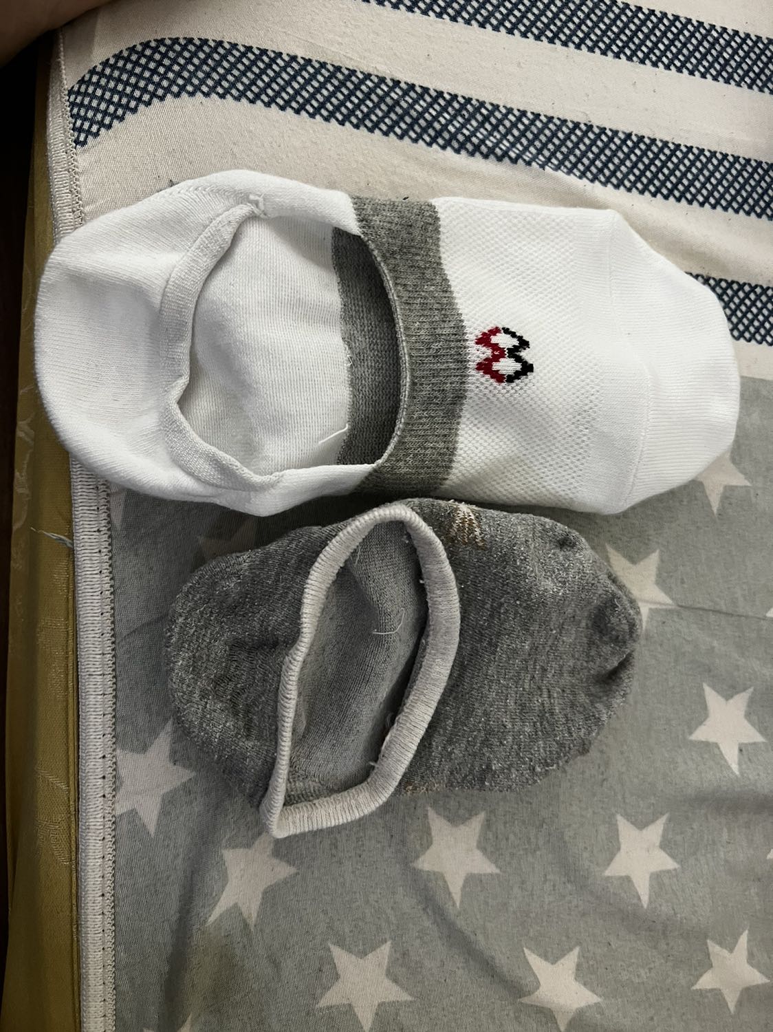 Tất rất đẹp nhé mọi người, chất xịn, đi rất thoả mái, so với loại mình đang dùng đúng là khác bọt luôn, mình hay đi tất lười với sneaker, thật tiếc là ko biết mà mua sớm :)