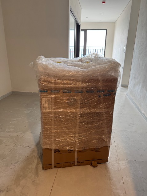 Bao bì rách nát, nv giao hàng không hỗ trợ vận chuyển đến căn hộ. Chưa mở hộp nên không biết hàng conf nguyên vẹn hay không! Nói chung là đơn vị vận chuyển không chuyên nghiệp!