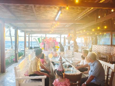 Bơm dùng được. Nhờ có bơm đỡ rất nhiều công sức trang trí.