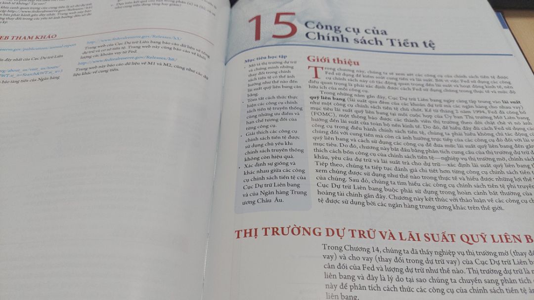 Một sản phẩm tốt cho người đọc phổ thông muốn tìm hiểu về các vấn đề kinh tế vĩ mô tài chính , ngân hàng lý giải các chính sách  tài khóa , tiền tệ của chính phủ. Sách bìa cứng in màu đẹp.