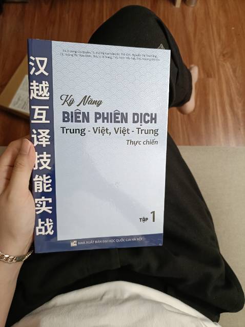 Mình từng học vài lớp của cô Thảo Miên thời Đại Học, mình rất thích cách dạy của cô nên khi nghe cuốn sách này có sự đóng góp của cô, mình đã đặc biệt mua nó. Cuốn sách rất hay vì nó giúp ích rất nhiều ch