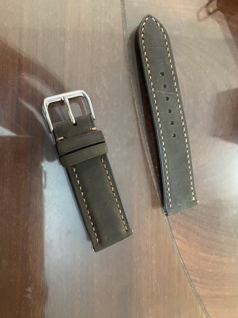 Hàng ổn, có mùi da bò, nhìn chất lượng