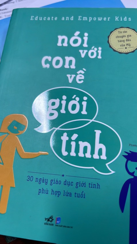 Sách vừa nhận nhưng đã bị bong bìa, bẩn