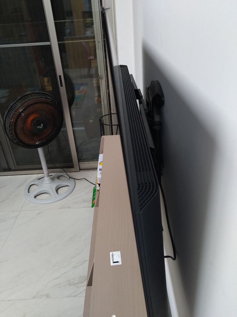 Cứng cáp. Dễ xoay TV. Đinh với khung treo cứng cáp. Khoan tường bê tông lỗ 10. Tự làm phải cần 2 ng.