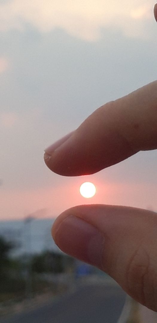 đúng là tiếng lành đồn xa, dùng ẻm xong rất thích vì da sạch trơn, có lớp dầu ở trên nên lắc đều trước khi sd và rửa mặt thật sạch sau sd nữa là ok liền. Da mình dễ bị kích ứng và nổi mụn, nhưng dùng rất thích và hiện chưa thấy dấu hiệu gì ko hợp cả. Nên thử.