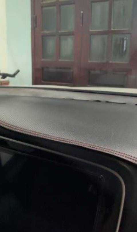 Đặt thảm lên thấy cái xe nó sang hẳn lên, không bị tình trạng lóa mắt nữa. Chất liệu cũng đẹp, không thấy có chỉ thừa, shop giao hàng cũng nhanh, đóng gói chắc chắn tư vấn nhiệt tình. Nói chung là quá ưng, sẽ ủng hộ shop những sản phẩm khác nữa, nên mua nhé mọi người