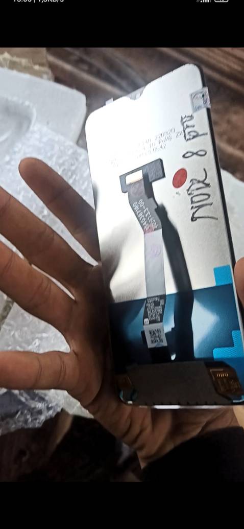 Khá tốt, hiện đang dùng rồi, shop đóng gói chắc chắn và an toàn khi vận chuyển, sản phẩm có cảm ứng khá mượt mà nhưng độ sáng hơi yếu. Nhưng shop lại không tặng kèm bộ vít như giới thiệu mà lại tặng kèm keo khiến tui dư keo thiếu đồ mở máy😑