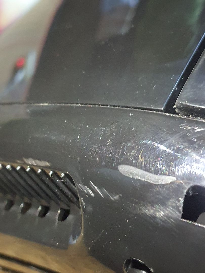 mình nhận đc hàng nhưng qua kiểm tra đây không phải hàng mới, xây xước bên ngoài với phía trên , rất không hài lòng, có thể chưa qua sử dụng nhưng bên ngoài ntn mình k chấp nhận đc. chương trình có tặng kèm mà chả thấy gì cả, mua cả máy xay thịt trong 1 ngày cũng k tặng kèm,  mong xử lý sớm giúp mình