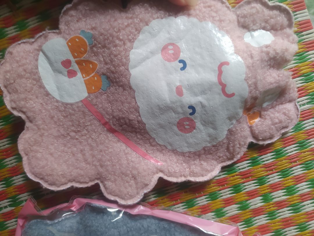 shop giao hàng nhanh chóng đóng gói cx rất cẩn thận, mới đặt mấy hôm đã nhận rùiii, túi chườm cute hình như ảnh luôn ạaa, sẽ ủng hộ shop lâu dài