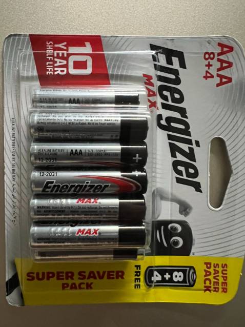 Ngoại quan: Sản phẩm có ngoại quan tương đối giống với mô tả, sản phẩm chính hãng, được nhập khẩu trực tiếp về Việt Nam.
Xuất xứ: Thương hiệu của Mỹ. 
Sản xuất: Tại Singapore. 
Chất lượng: Pin AAA, 1,5V dùng cho các loại đồ điện tử loại nhỏ; pin lưu trữ được 10 năm theo thông tin từ nhà sản xuất; khả năng giữ pin trong quá trình sử dụng lâu dài, lâu hết pin; 
Đóng gói: Sản phẩm được đóng gói tốt. 
Thời gian giao hàng: Do có sử dụng gói Tiki Now nên thời gian giao hàng nhanh, đặt từ 00:13, Thứ sáu *** đến 09:50, Thứ sáu *** sản phẩm đã được giao đến. 
Thái độ nhân viên giao hàng: Ổn, chịu hợp tác với tôi trong việc giao hàng. 
Giá sản phẩm: Giá sản phẩm rẻ hơn khi mua bên ngoài thị trường, miễn phí ship. 
Tổng quan: Sản phẩm phù hợp với những ai muốn sử dụng hàng chính hãng với một giá tiền và chất lượng sản phẩm tương đối. Bên cạnh đó, thời gian và dịch vụ giao hàng ổn.