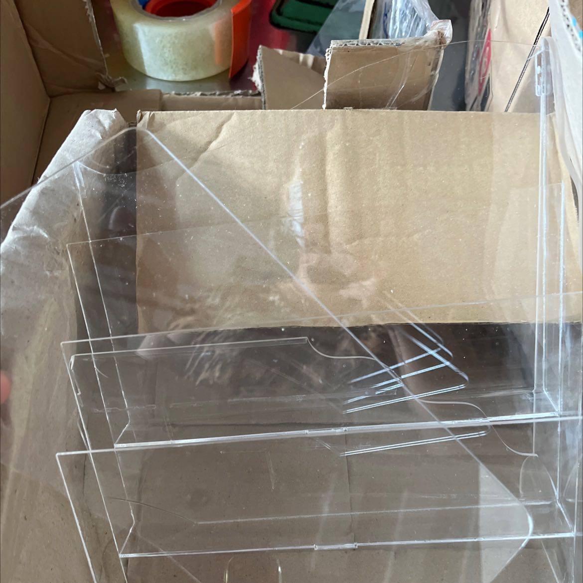 Hàng đóng gói không cẩn thận , Kệ giao khui ra bị bể,