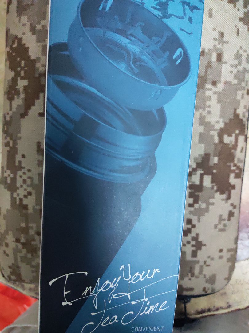 màu xanh nhìn rất sang. giao hàng nhanh, cầm chắc tay, nhìn đã thích rồi. mình chưa sử dụng nhưng rất tin tưởng các sản phẩm Lock&Lock. sẽ tiếp tục ủng hộ shop và Tiki