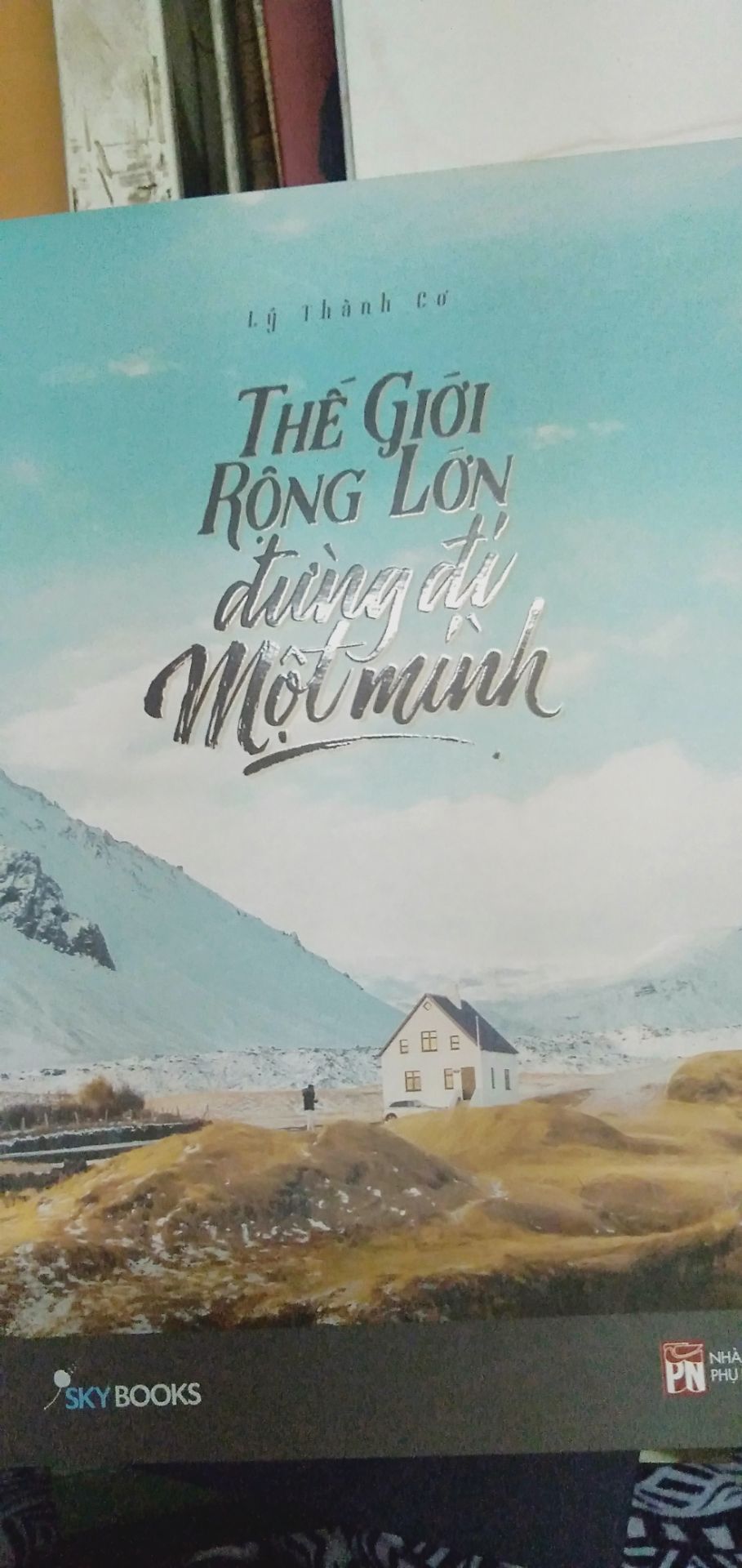 giao nhanh chóng đầy đủ, đóng gói okie, chưa đọc nhma vẫn thấy thích vì có biết qua tác giả và cách hành văn của anh này rồi.